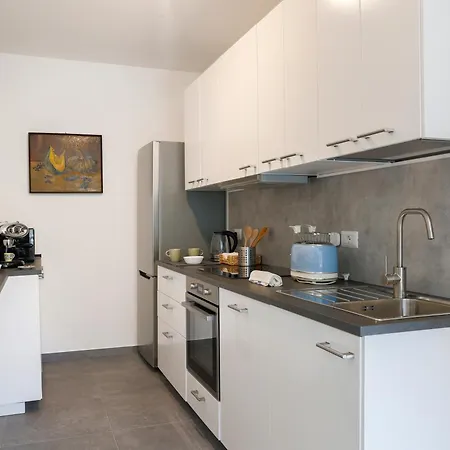 Eugenia - Iris Carate Urio